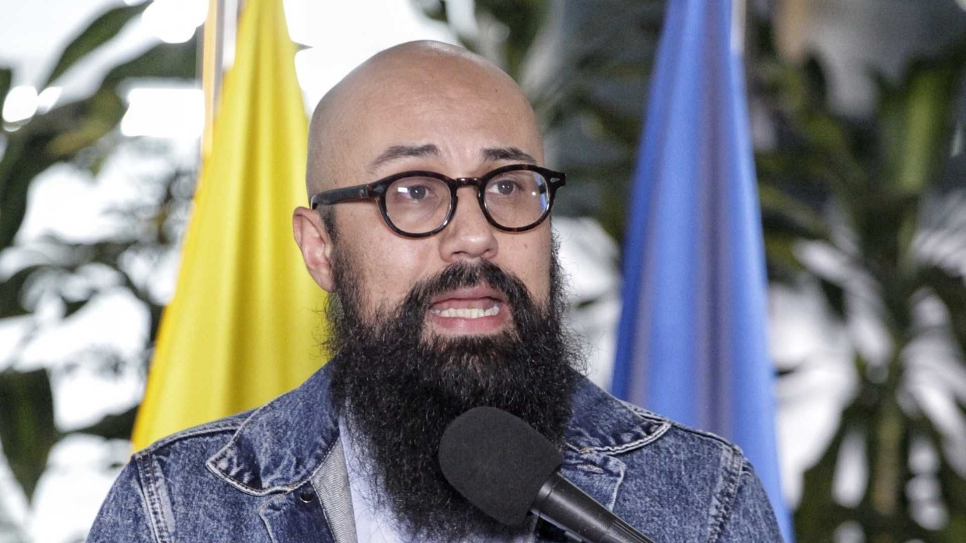 ‘Como un vulgar delincuente’, César Manrique debe entregarse a las autoridades: Carlos Carrillo, de la UNGRD